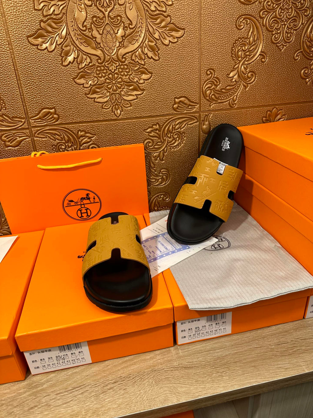 HM IZMIR SLIPPER SAFFRON AND BLACK CALFSKIN
