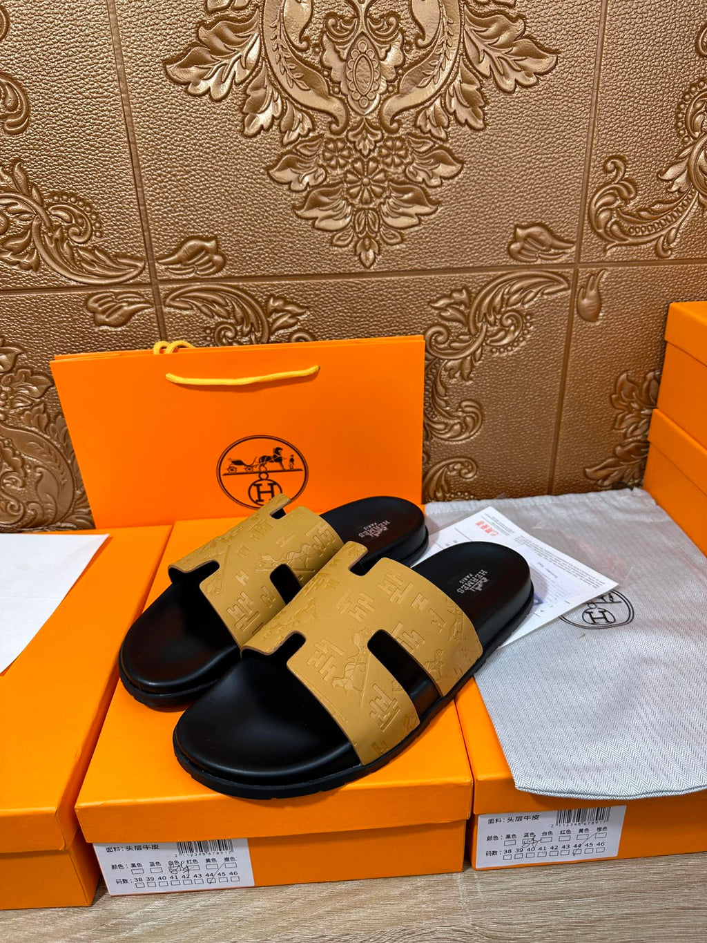 HM IZMIR SLIPPER SAFFRON AND BLACK CALFSKIN