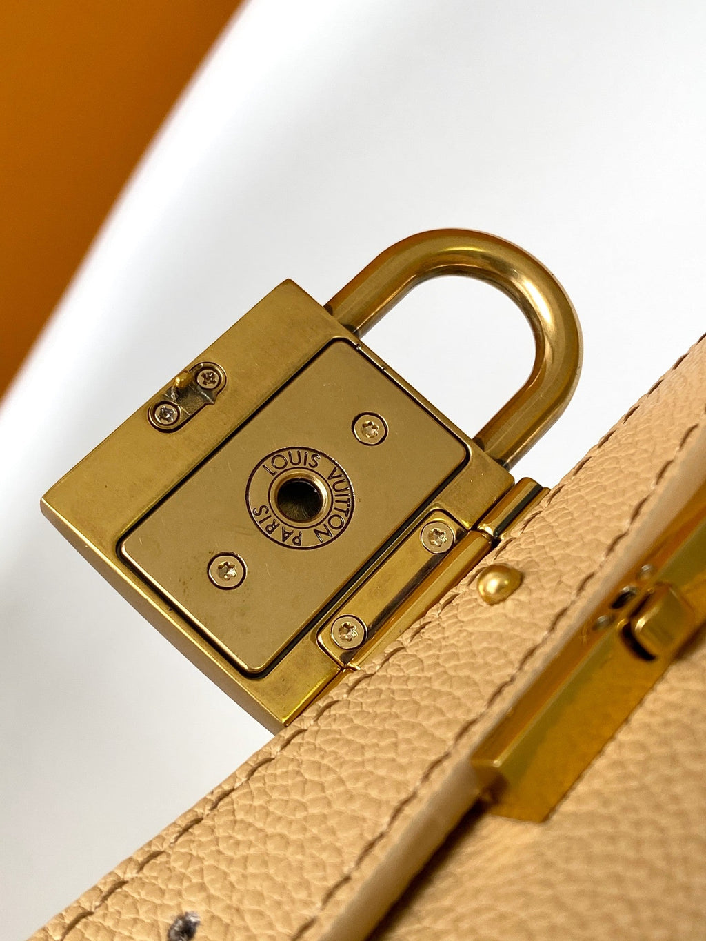 LV 25S LOW KEY HOBO BAG 35 CM IN BEIGE CALFSKIN