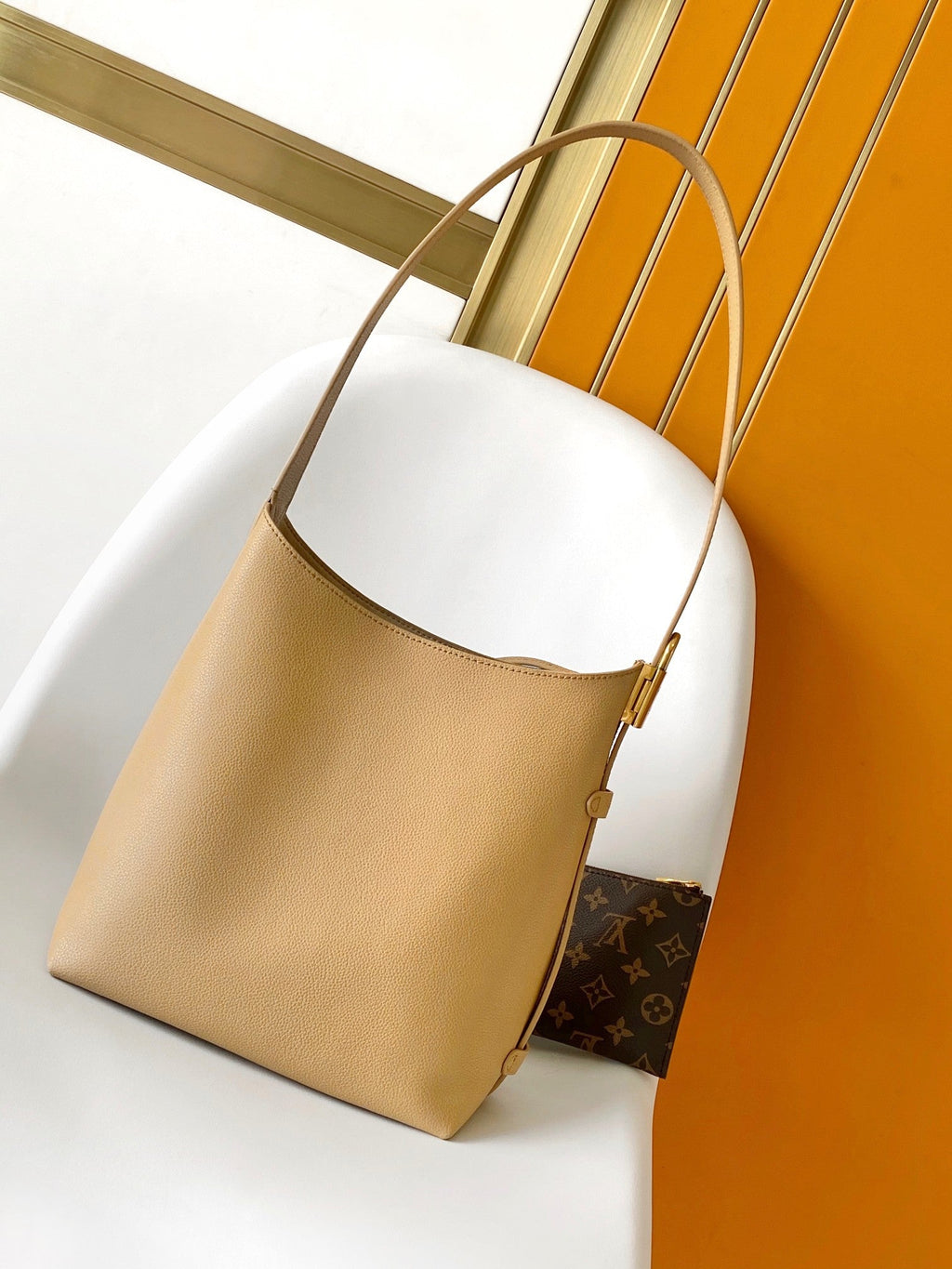 LV 25S LOW KEY HOBO BAG 35 CM IN BEIGE CALFSKIN