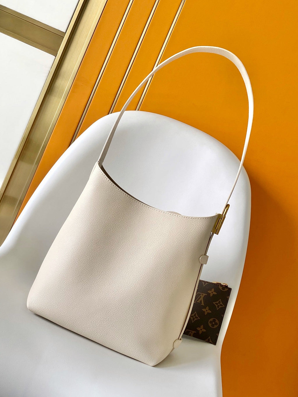 LV 25S LOW KEY HOBO BAG 28 CM IN CREAM WHITE CALFSKIN