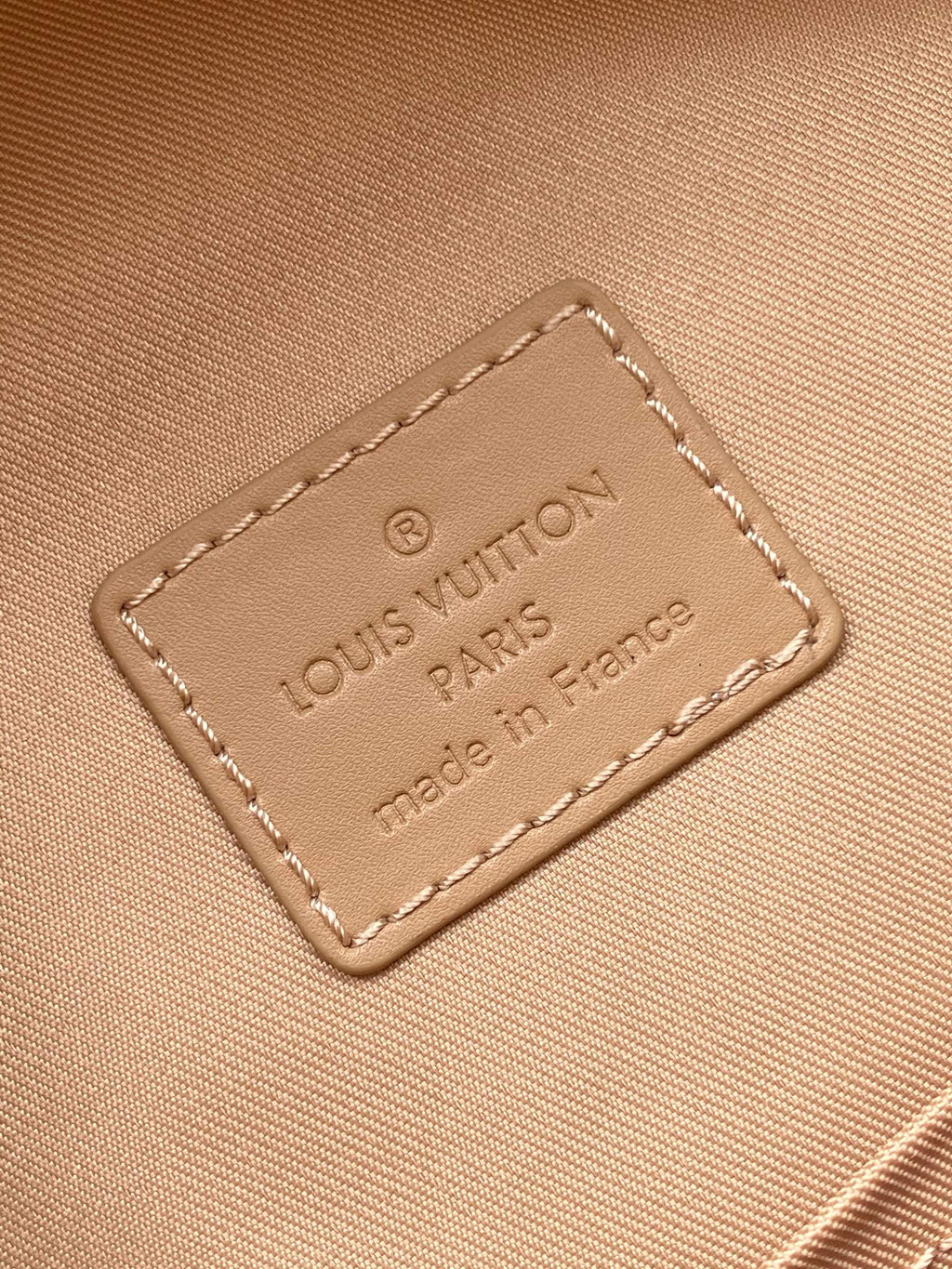 LV 25S TAKEOFF BACKPACK 43 IN BEIGE CALFSKIN