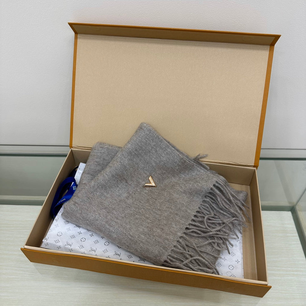 SCARF 200 CM IN PALE GRAY CASHMERE WITH GOLD LOGO 393102