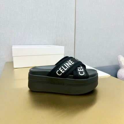 BLOCK SLIDE CROSS-STRAP IN BLACK MESH NYLON AND TEXT WITH JACQUARD
