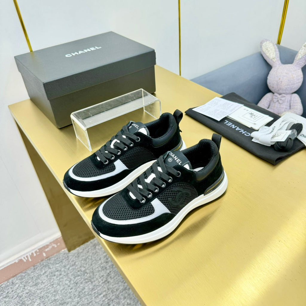 CLASSIC TRAINER IN BLACK MERCERIZED VELVET