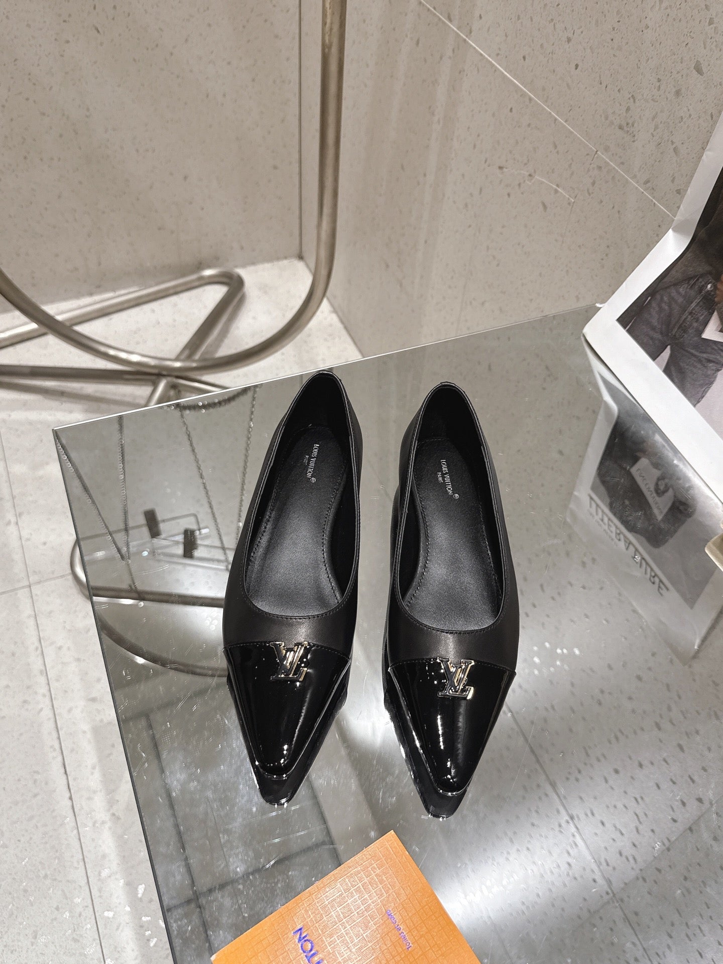 LV 26S POINTED TOE BALLET FLATS IN BLACK CALFSKIN