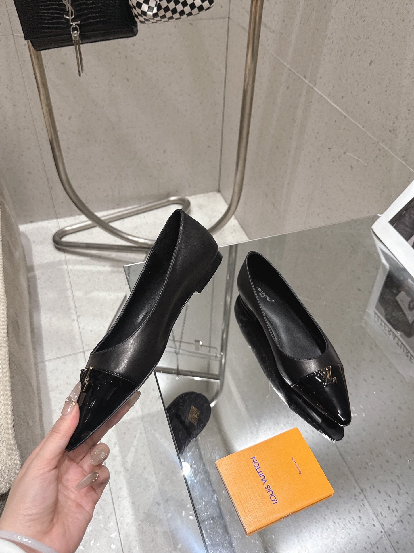 LV 26S POINTED TOE BALLET FLATS IN BLACK CALFSKIN