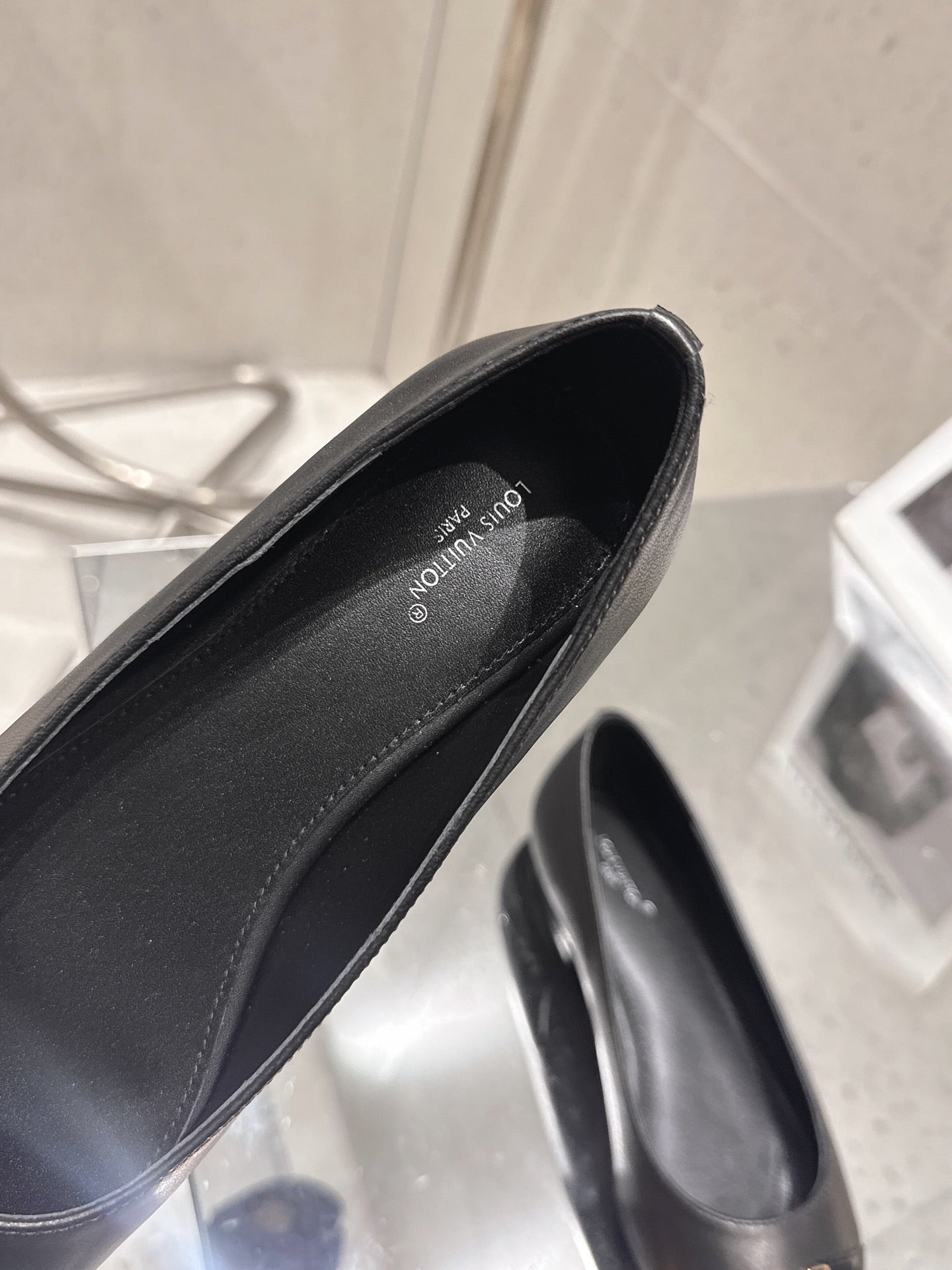LV 26S POINTED TOE BALLET FLATS IN BLACK CALFSKIN