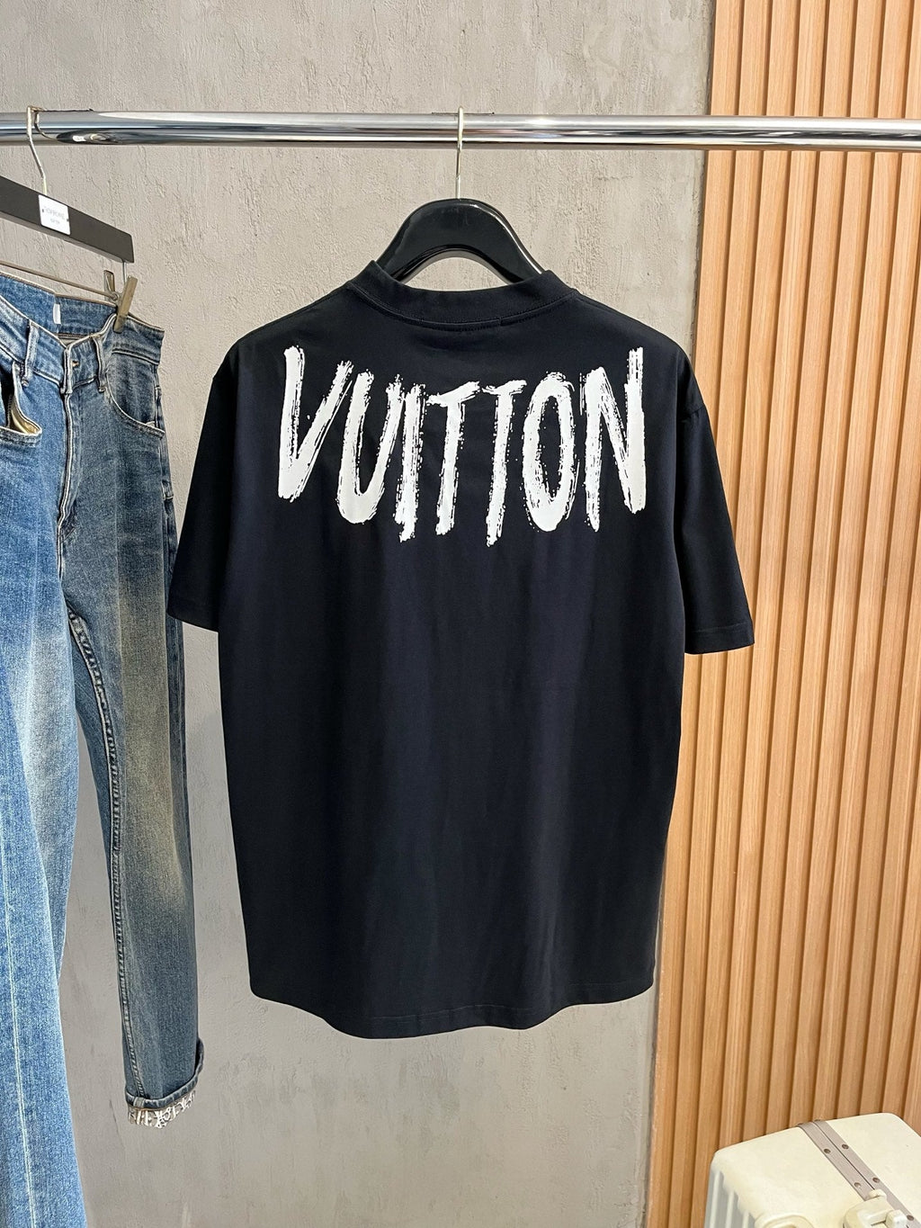 LV T-SHIRT IN BLACK COTTON 238860