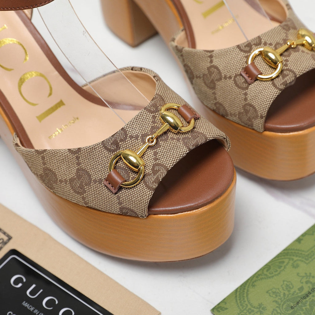 GG HORSEBIT WEDGE SANDAL IN BROWN MONOGRAM JACQUARD FABRIC AND SHEEPSKIN LINING