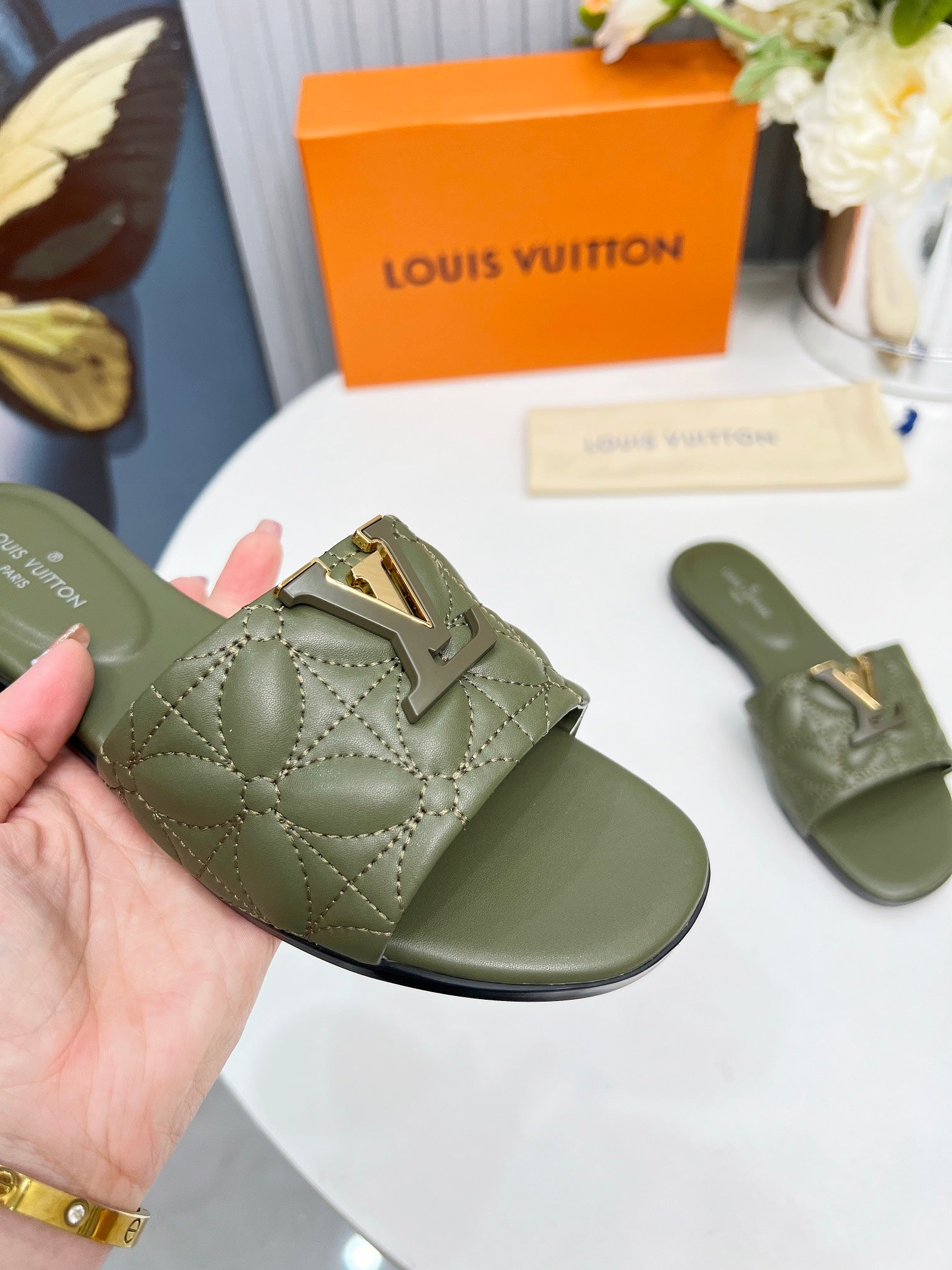 LV 26S MARE FLAT MULES IN MOSS GREEN CALFSKIN