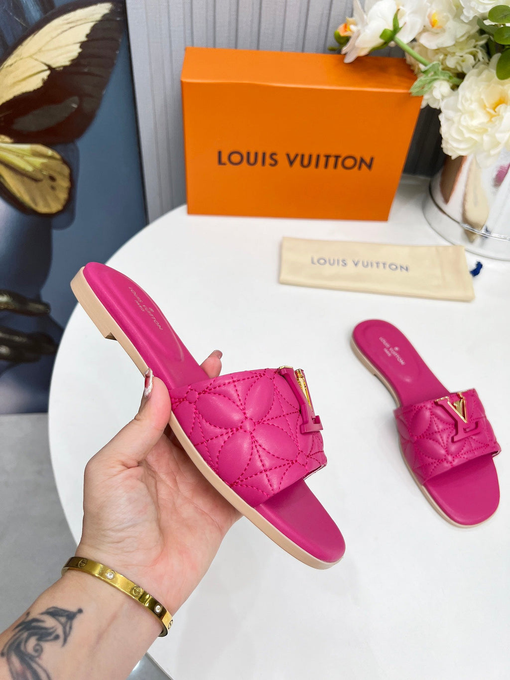 LV 26S MARE FLAT MULES IN PINK CALFSKIN
