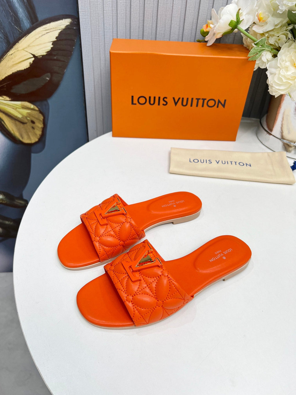 LV 26S MARE FLAT MULES IN ORANGE CALFSKIN
