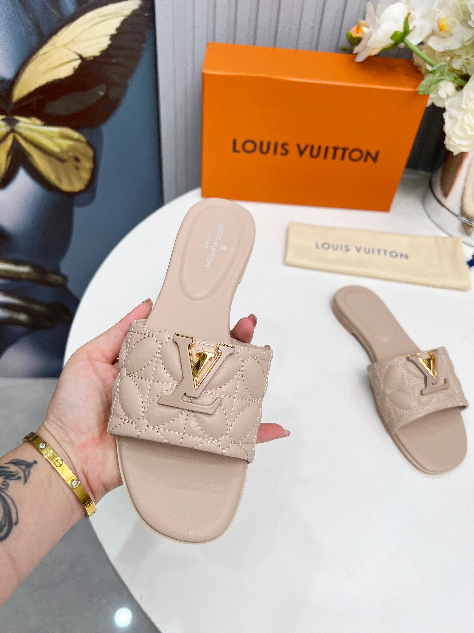 LV 26S MARE FLAT MULES IN DARK BEIGE CALFSKIN