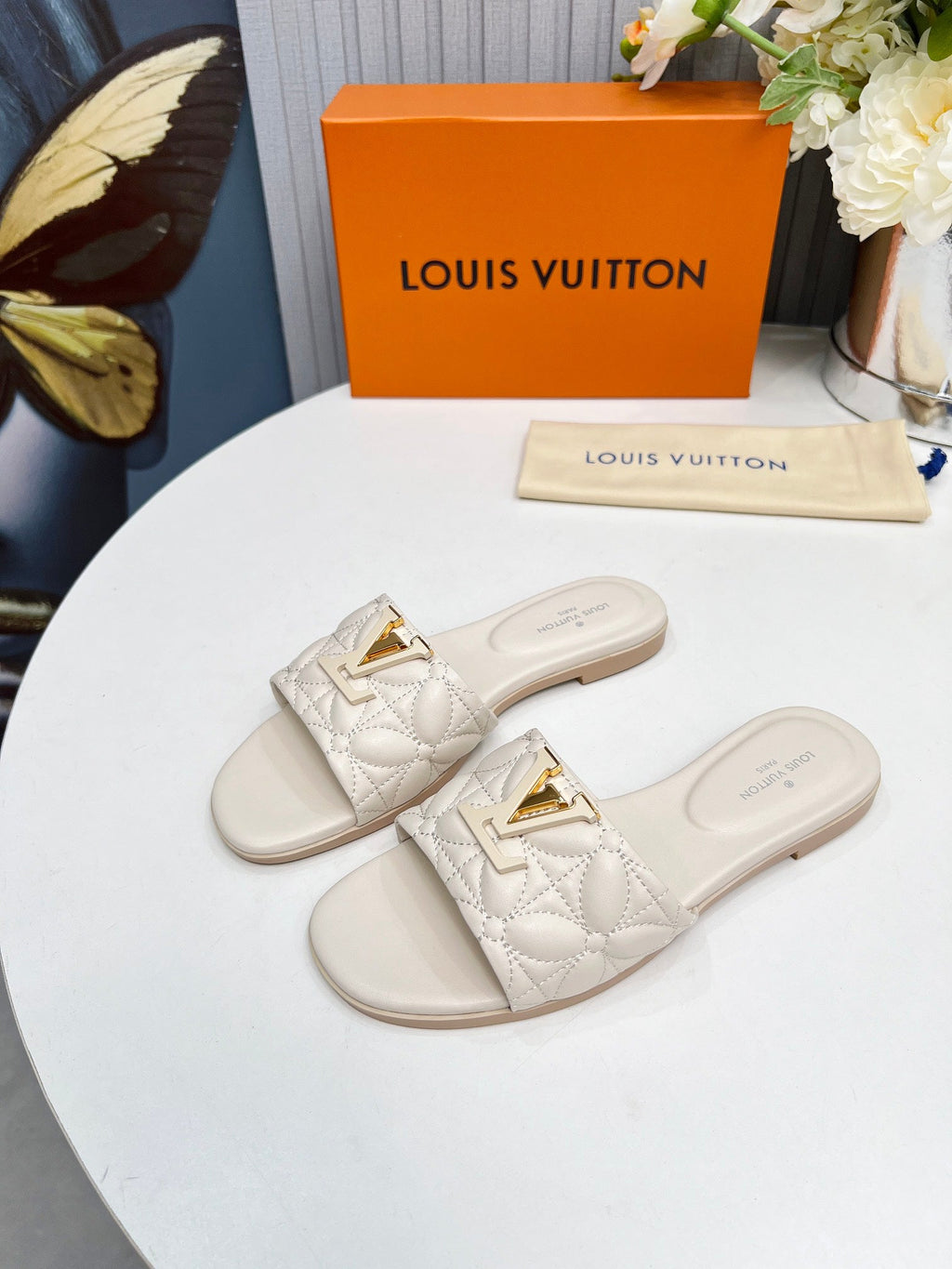 LV 26S MARE FLAT MULES IN IVORY BEIGE CALFSKIN