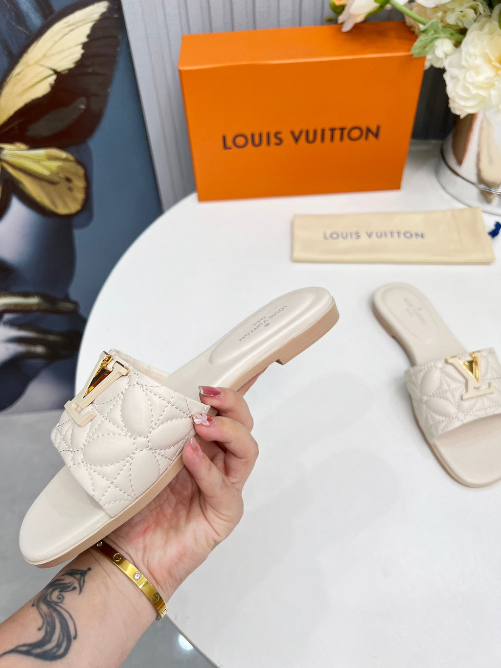LV 26S MARE FLAT MULES IN IVORY BEIGE CALFSKIN