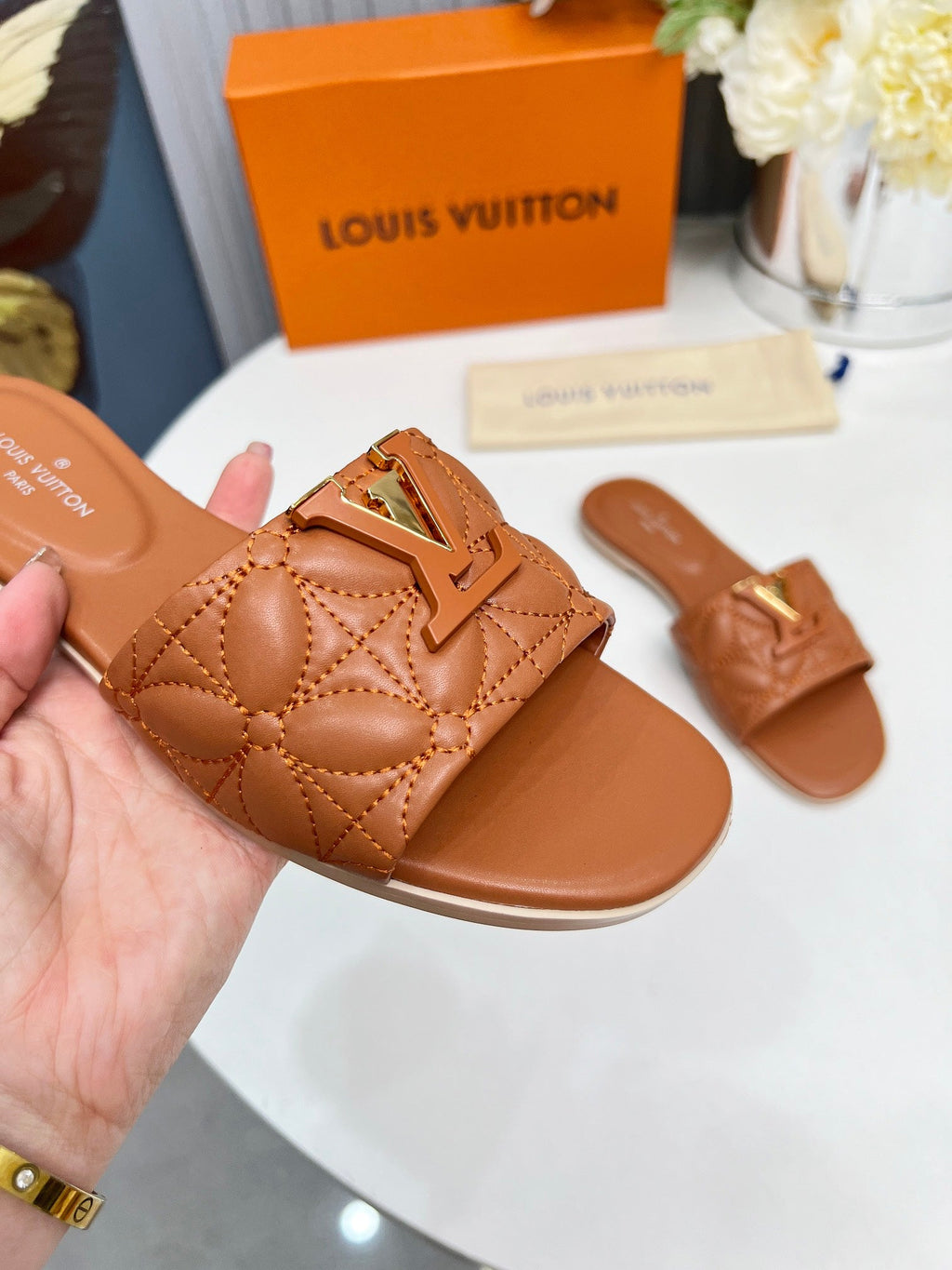 LV 26S MARE FLAT MULES IN BROWN CALFSKIN