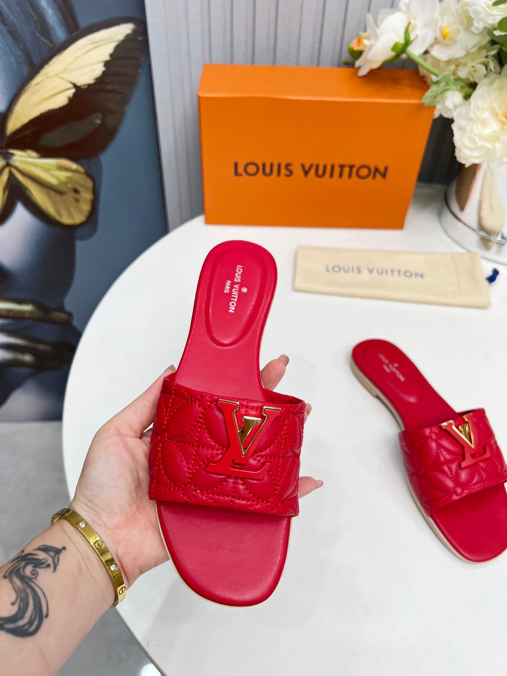 LV 26S MARE FLAT MULES IN RED CALFSKIN