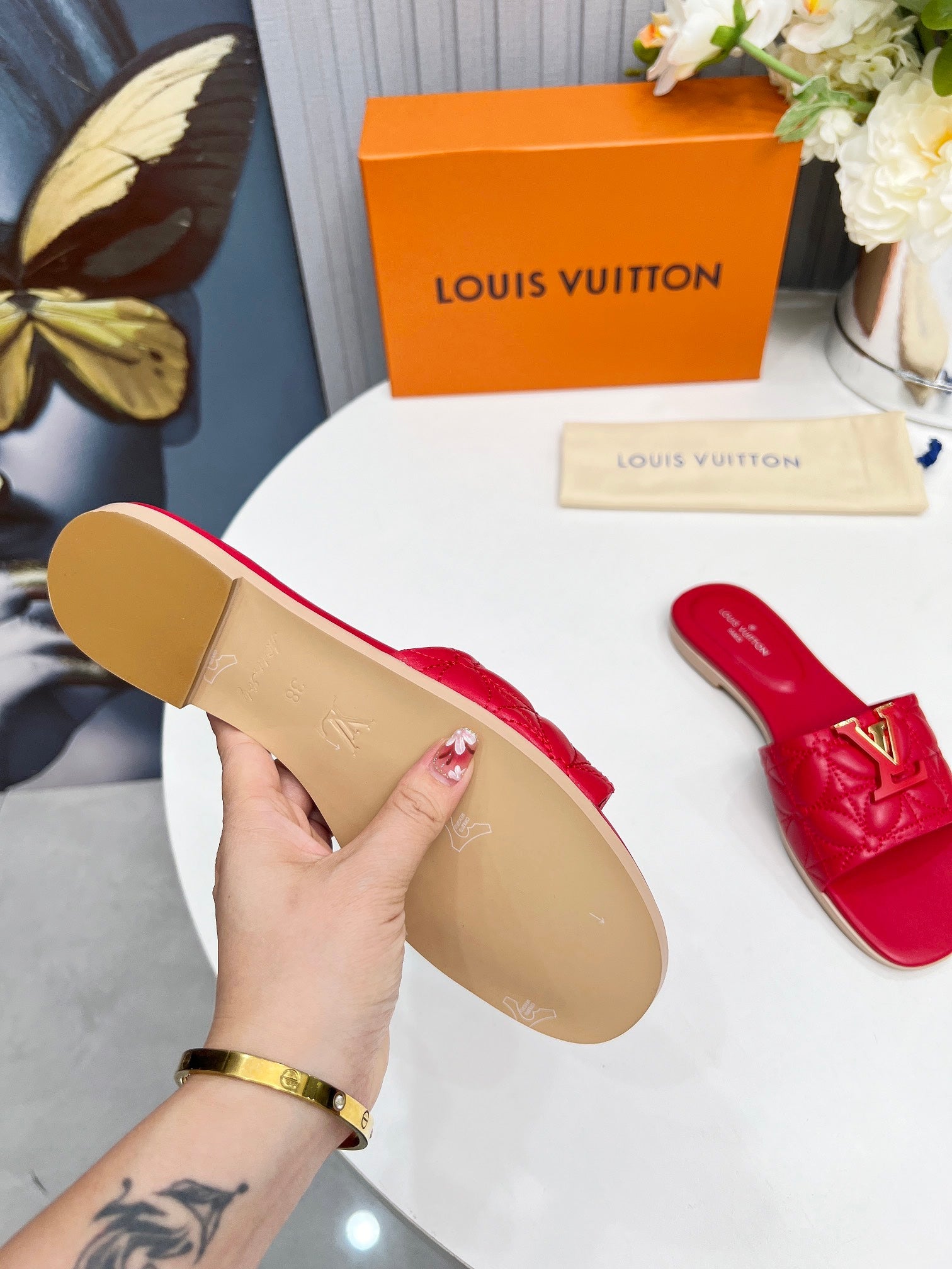 LV 26S MARE FLAT MULES IN RED CALFSKIN