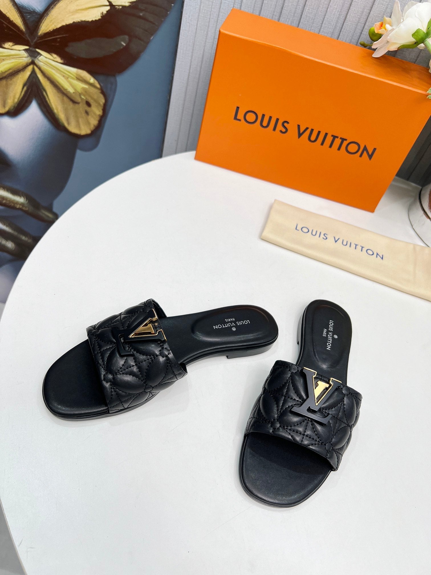 LV 26S MARE FLAT MULES IN BLACK CALFSKIN