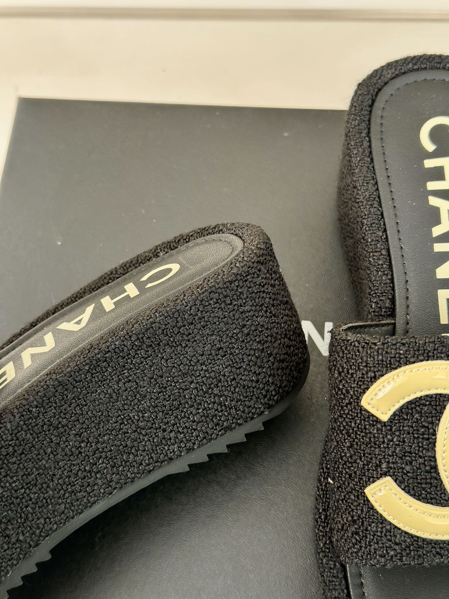 CLASSIC SLIPPERS THICK SOLE IN BLACK TWEED