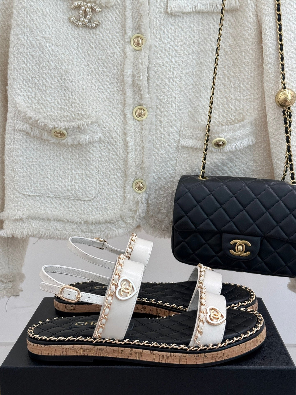 FLAT CHAIN HEART SANDAL IN WHITE LAMBSKIN