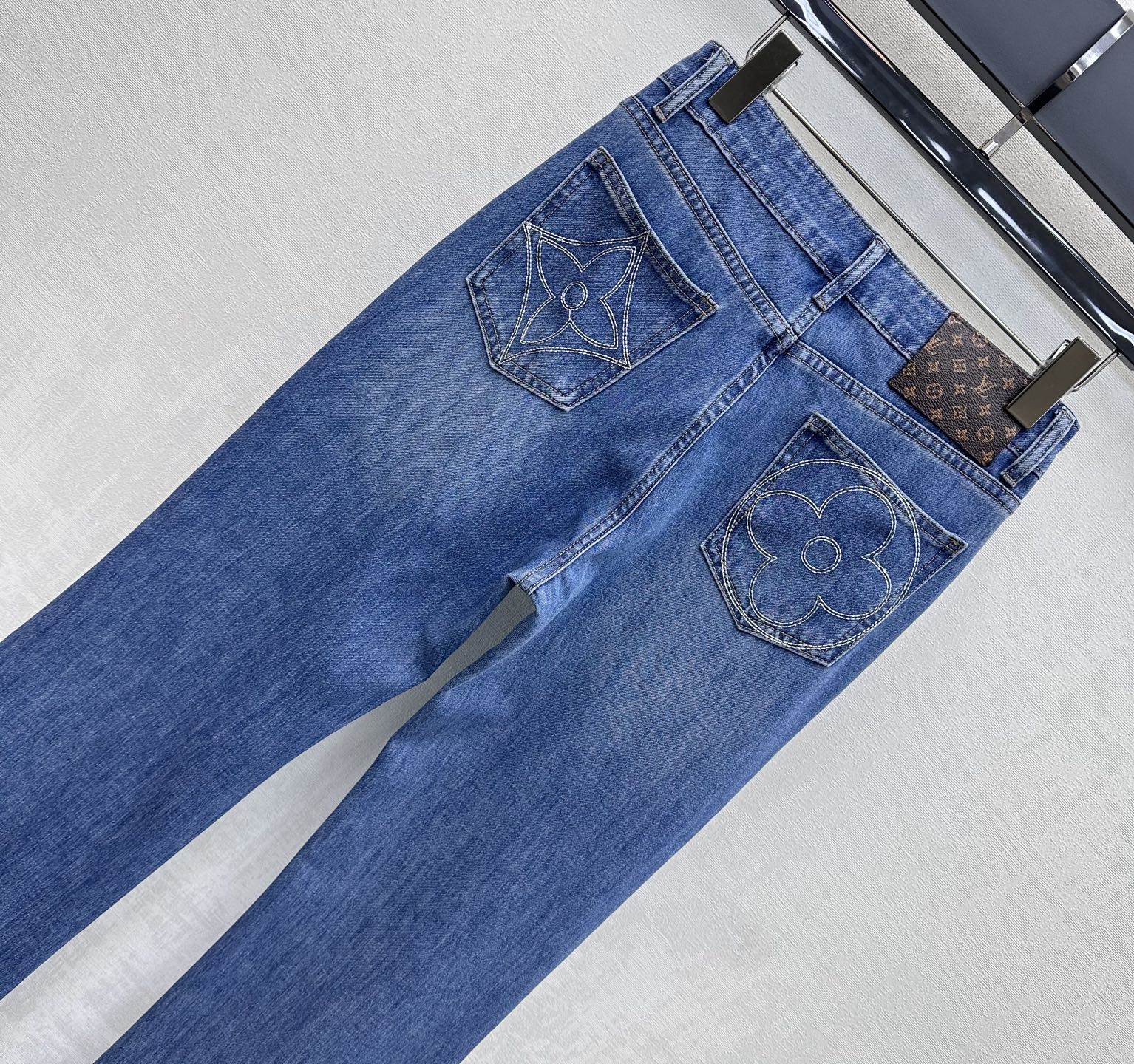 LV 26S FLARED DENIM JEANS STYLE 235
