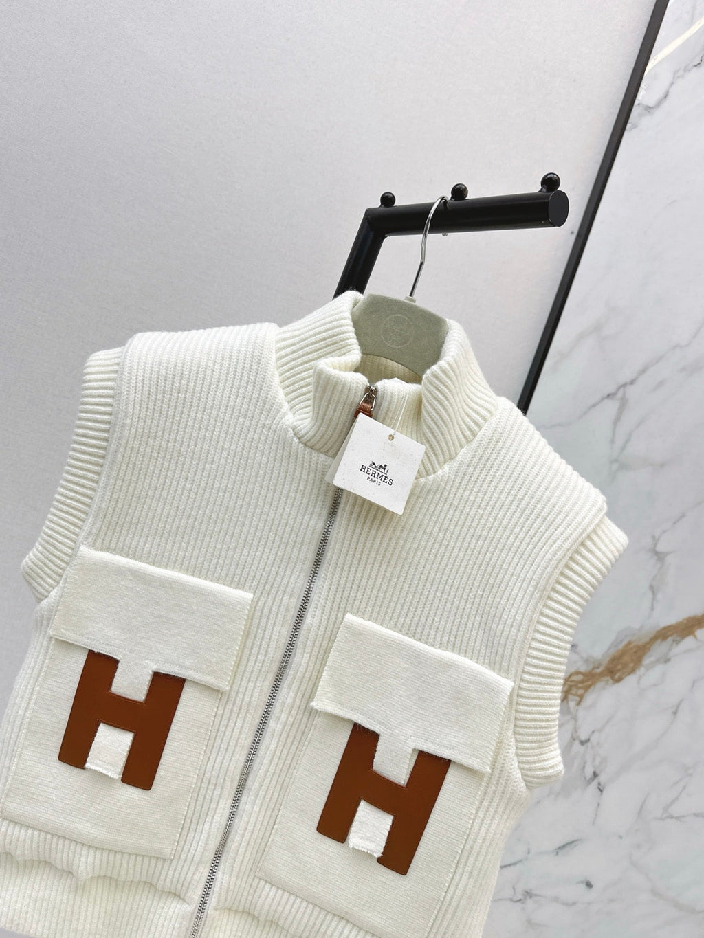 HERMES 25S SLEEVELESS KNIT VEST 235
