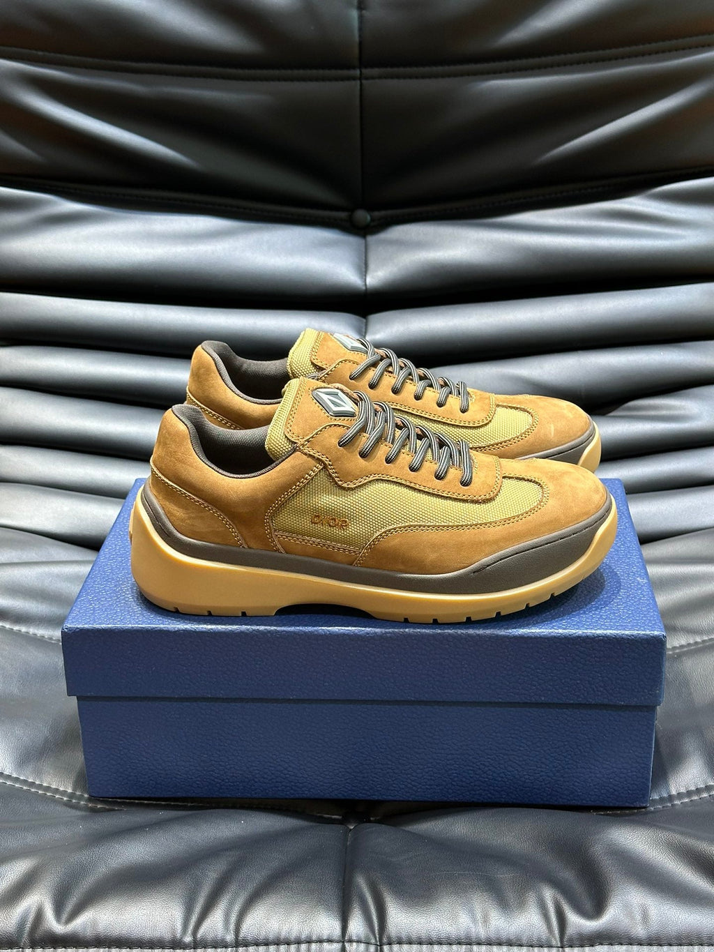 CD & TRAVIS SCOTT SNEAKER BRONZE SUEDE
