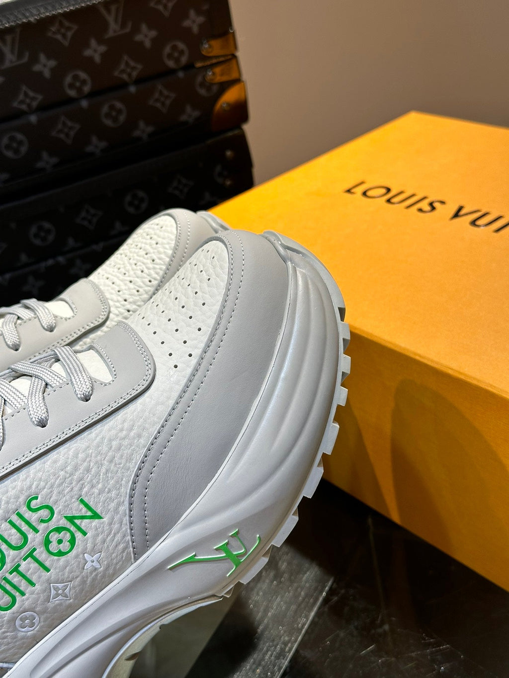 THICK-SOLED SNEAKER WHITE AND GREY CALFSKIN