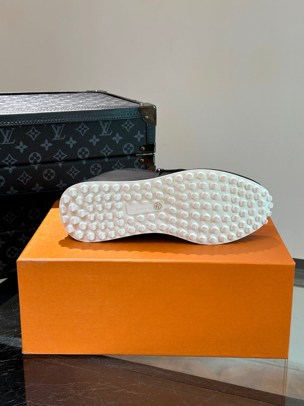LV SNEAKERS IN BLACK CALFSKIN AND FABRIC BREATHABLE