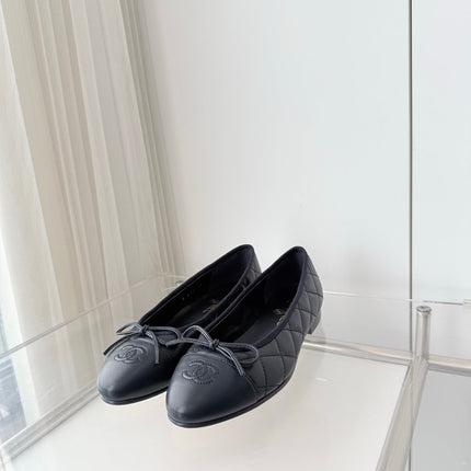 CHANEL 26S BALLET FLATS IN NAVY BLUE QUILTED CALFSKIN WITH BOW