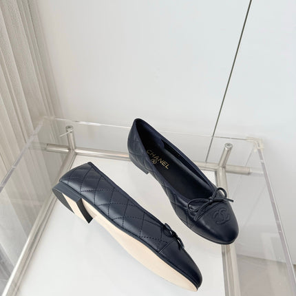 CHANEL 26S BALLET FLATS IN NAVY BLUE QUILTED CALFSKIN WITH BOW