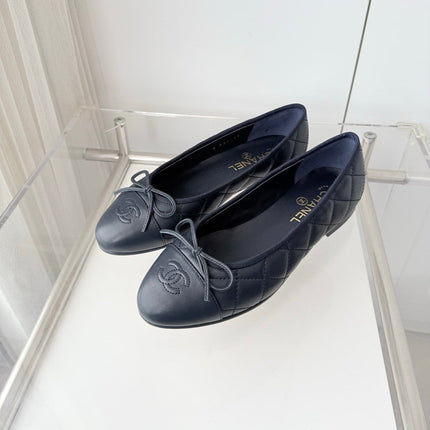 CHANEL 26S BALLET FLATS IN NAVY BLUE QUILTED CALFSKIN WITH BOW