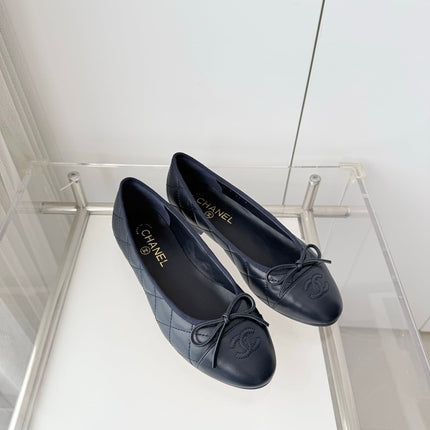 CHANEL 26S BALLET FLATS IN NAVY BLUE QUILTED CALFSKIN WITH BOW