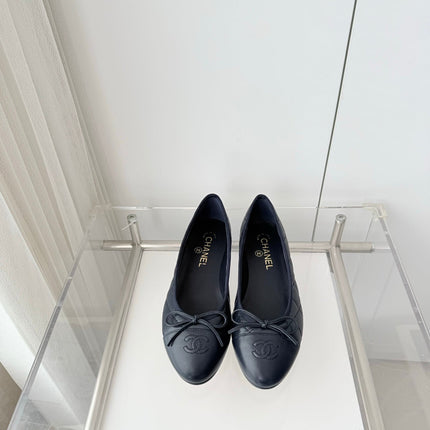 CHANEL 26S BALLET FLATS IN NAVY BLUE QUILTED CALFSKIN WITH BOW