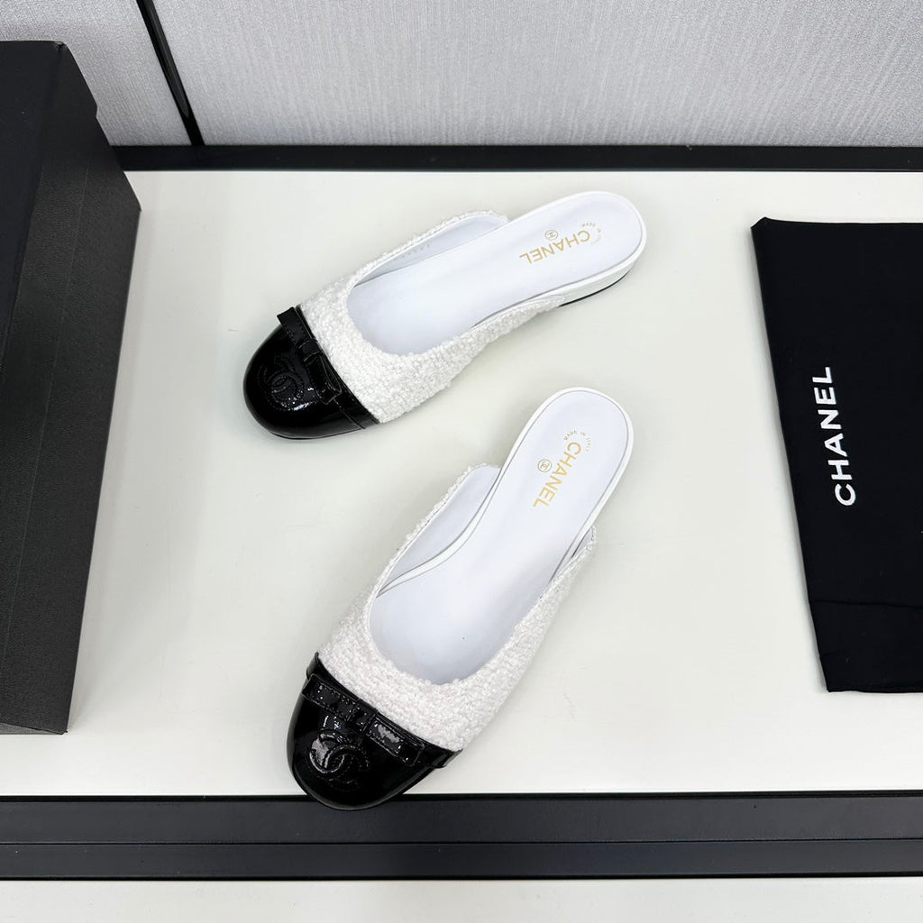 BOW MULE IN WHITE FUR AND BLACK CALFSKIN