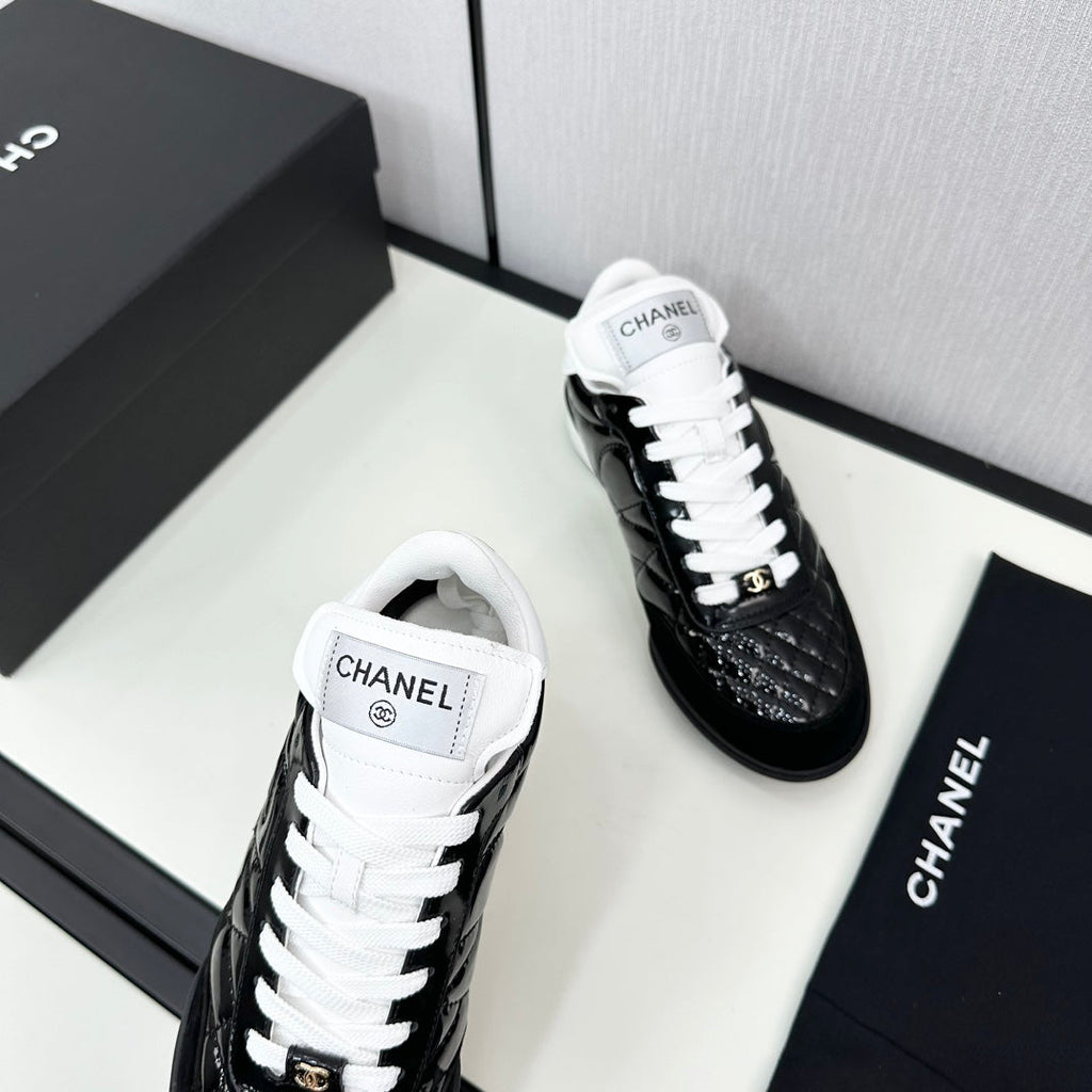 SPORTS SHOES IN GLOSSY BLACK CALFSKIN