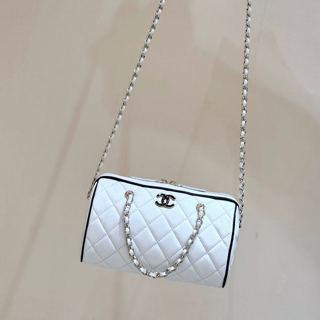CHANEL 25S CLUTCH WITH CHAIN 18 IN WHITE LAMBSKIN