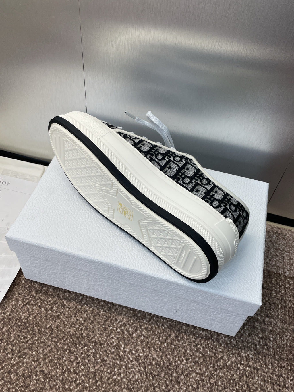 DIOR 25S WALK'N' SNEAKER IN DEEP BLUE DIOR OBLIQUE EMBROIDERED COTTON