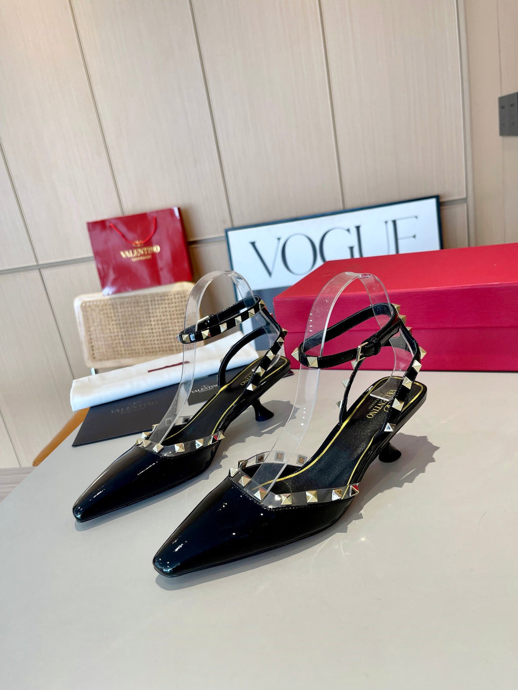ROCKSTUD CAGED SLINGBACKS 5 CM IN BLACK CALFSKIN