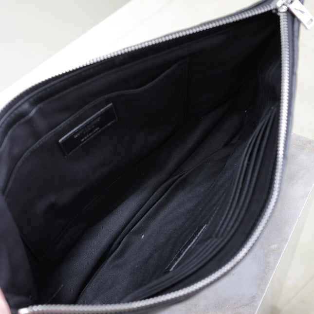 CLUTCH 36 IN BLACK QUILTED CALFSKIN SILVER BUCKLE