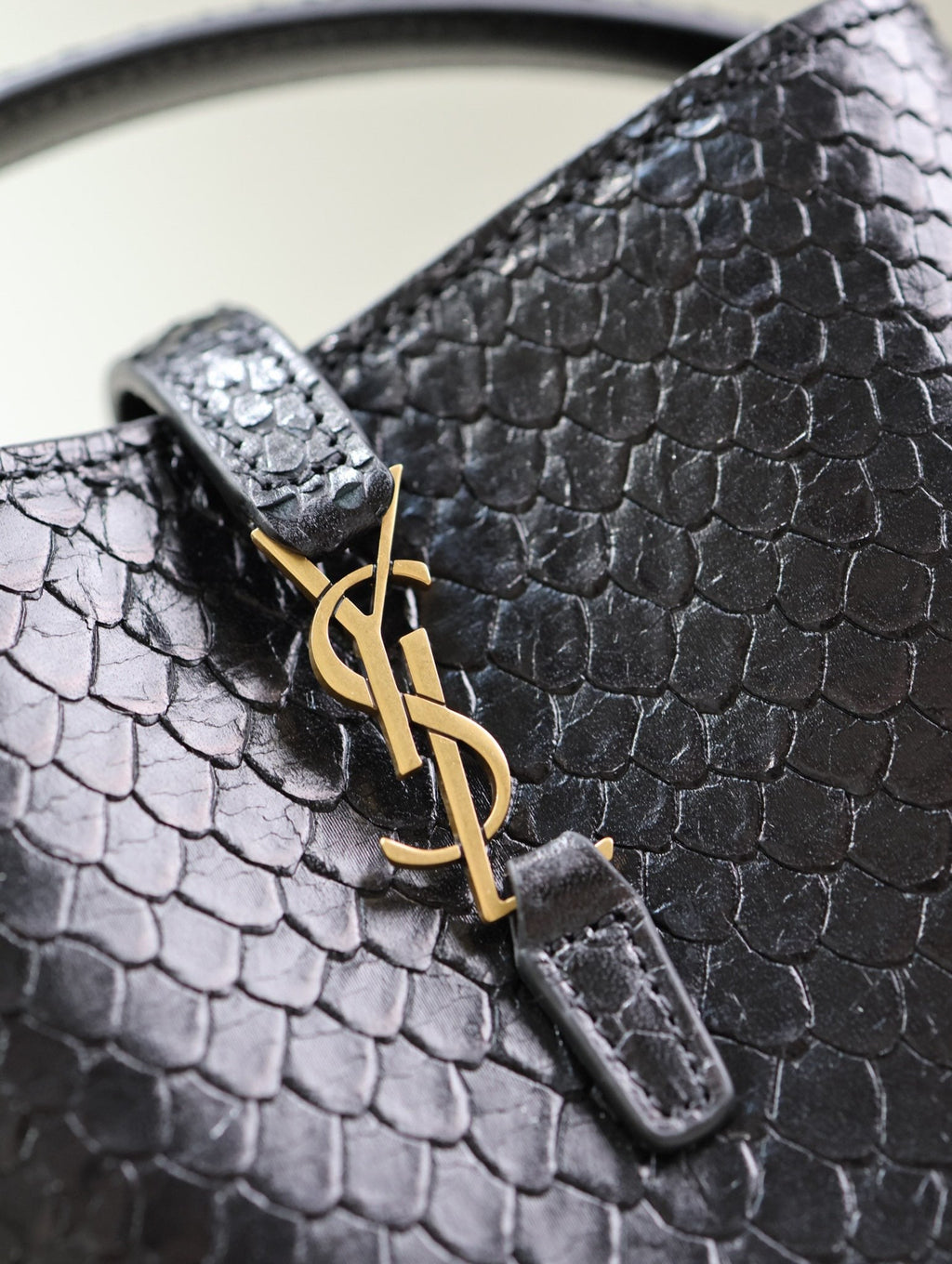 YSL 25S LE 37 BUCKET 15 IN BLACK SNAKE EMBOSSED CALFSKIN GOLD HARDWARE