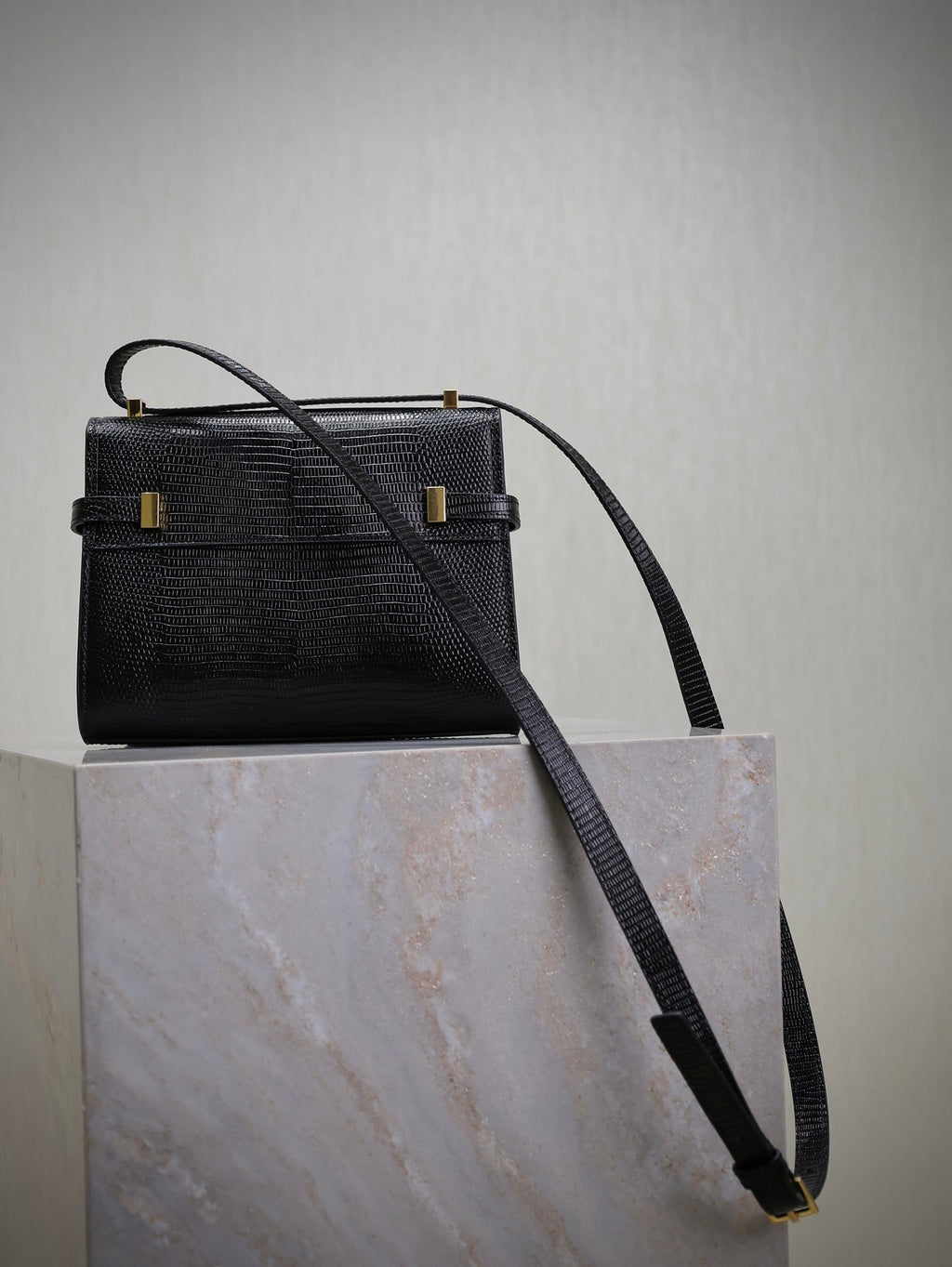 YSL 25S MINI MANHATTAN 19 IN BLACK SHINY CROCODILE CALFSKIN GOLD HARDWARE