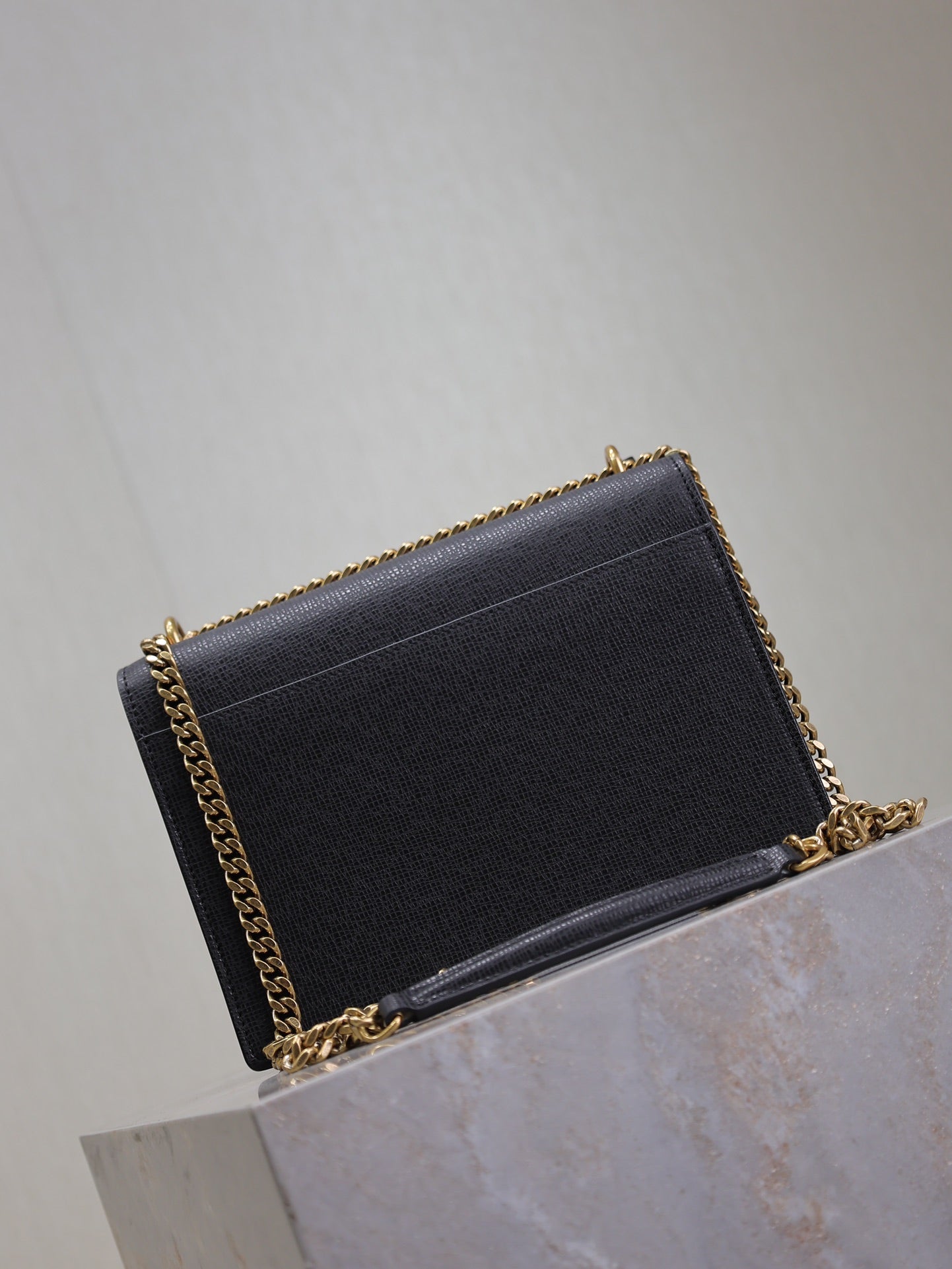 YSL 25S SUNSET MEDIUM 22 IN BLACK GRAINED CALFSKIN GOLD HARDWARE