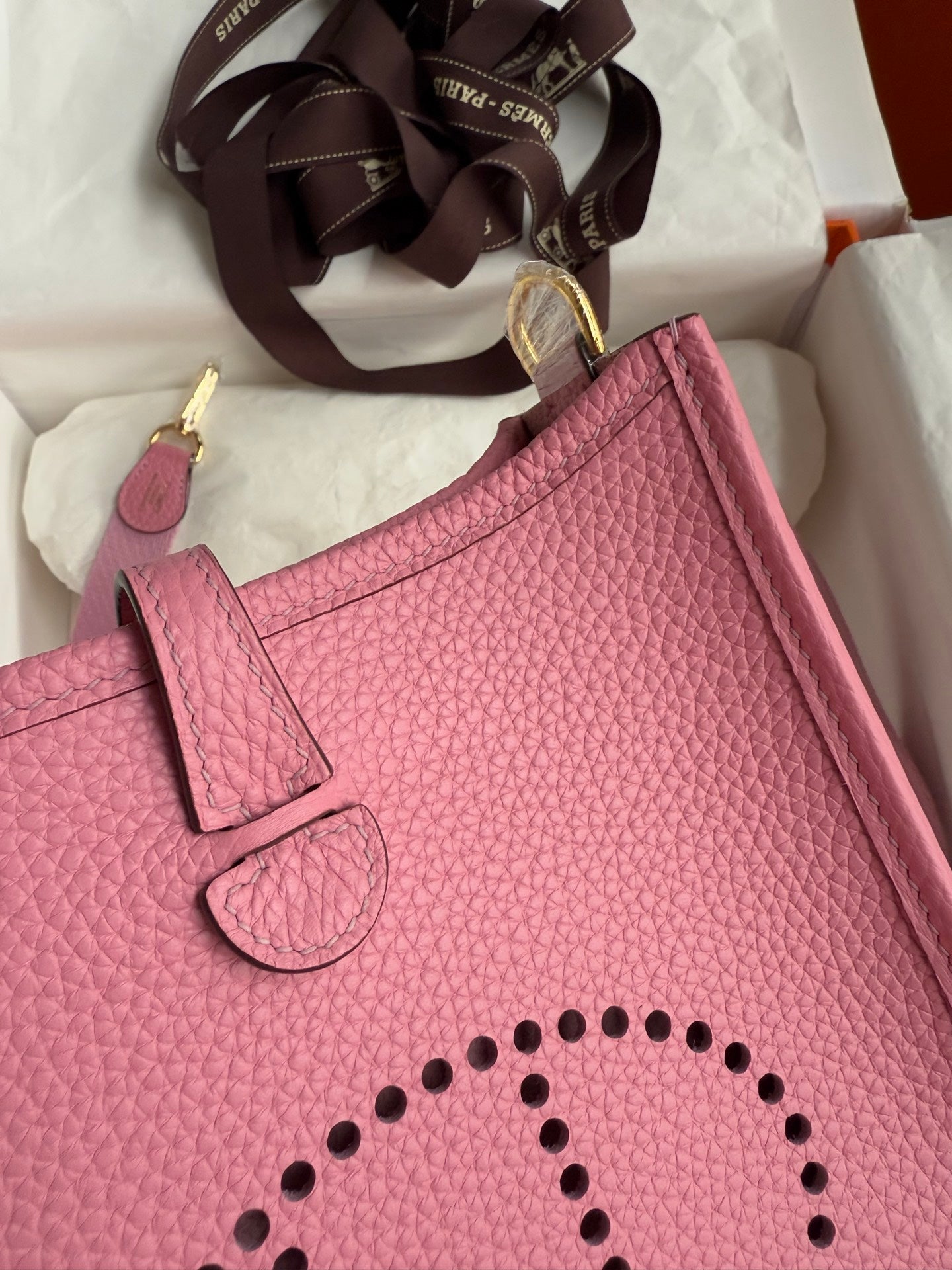 HM 25S EVELYNE 17 CM IN PINK COWHIDE WITH GOLD HARDWARE