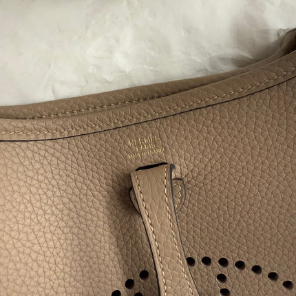 HM 25S EVELYNE 17 CM IN DARK BEIGE COWHIDE WITH GOLD HARDWARE