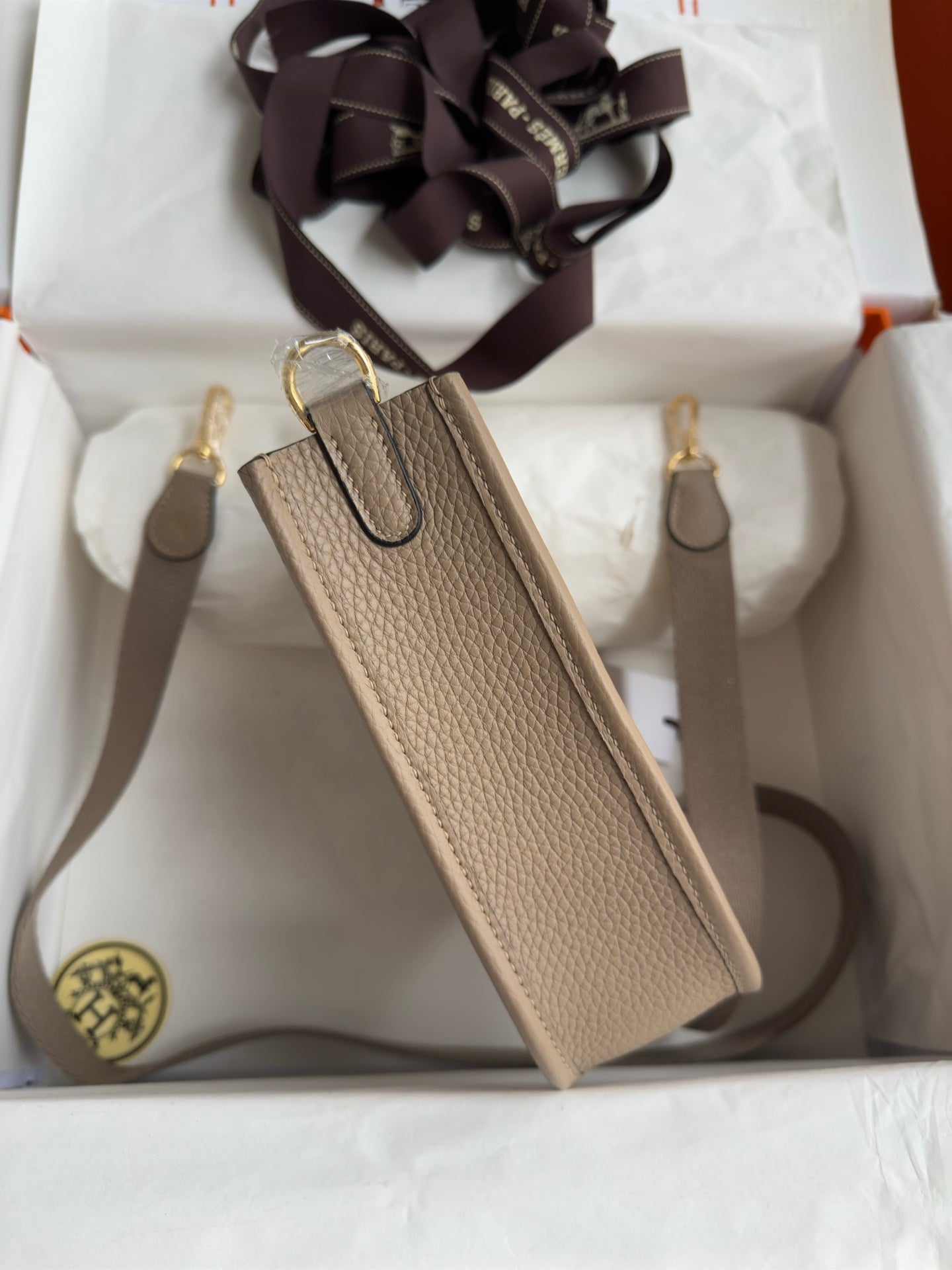 HM 25S EVELYNE 17 CM IN DARK BEIGE COWHIDE WITH GOLD HARDWARE