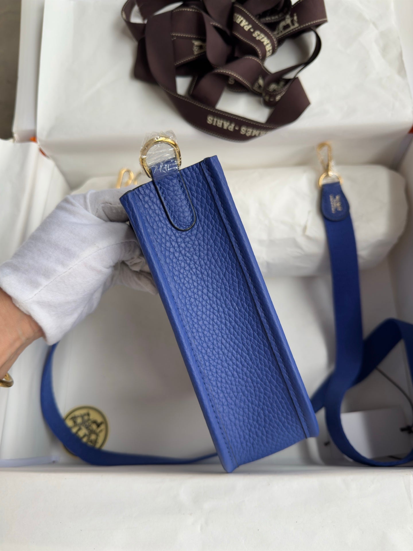 HM 25S EVELYNE 17 CM IN NAVY BLUE COWHIDE WITH GOLD HARDWARE
