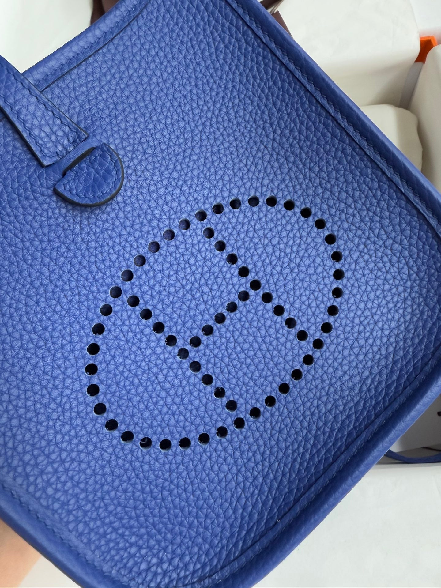 HM 25S EVELYNE 17 CM IN NAVY BLUE COWHIDE WITH GOLD HARDWARE